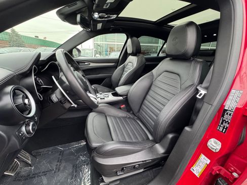 Used 2023 Alfa Romeo Stelvio Veloce image 2