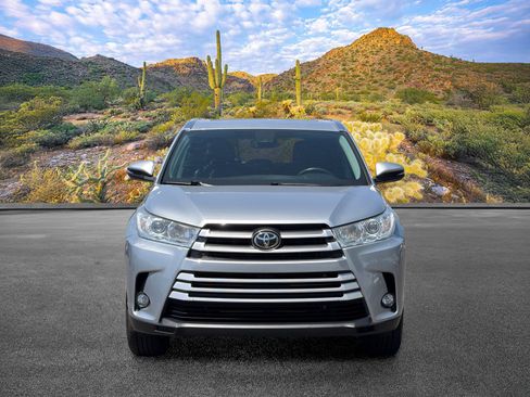 Used 2019 Toyota Highlander XLE FWD image 5