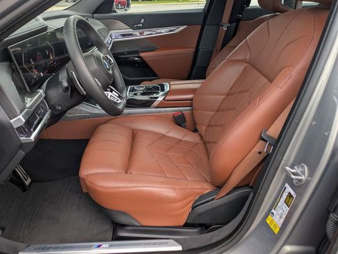 Used 2023 BMW 740i RWD image 12