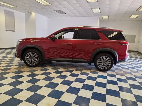 Used 2025 Nissan Pathfinder SL w/ SL Premium Package FWD image 4