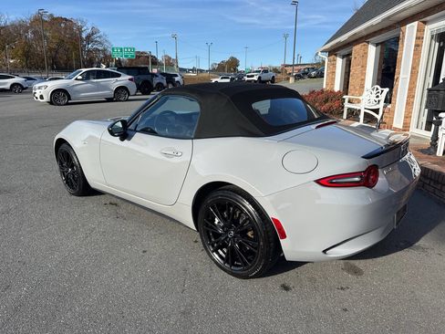 Used 2024 MAZDA MX-5 Miata Club image 40