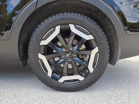 Used 2024 Kia Telluride EX w/ EX Captain's Chair Package image 17