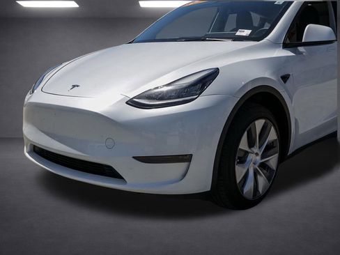 Used 2023 Tesla Model Y Long Range AWD/4WD image 10