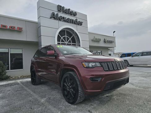 Used 2022 Jeep Grand Cherokee Laredo X image 1