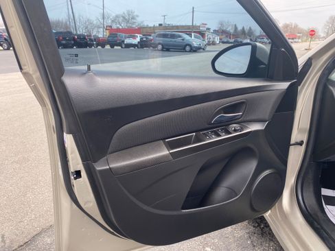 Used 2014 Chevrolet Cruze LT FWD image 9