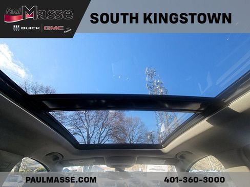 Used 2023 GMC Terrain SLT w/ Infotainment Package II image 18