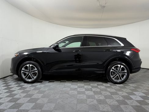 Used 2025 Audi Q5 Premium w/ Convenience Package AWD/4WD image 2