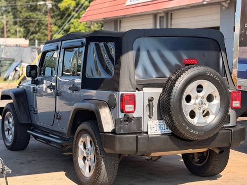 Used 2015 Jeep Wrangler Unlimited Sport w/ Connectivity Group AWD/4WD image 5