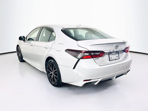 Used 2024 Toyota Camry SE w/ Convenience Package FWD image 5