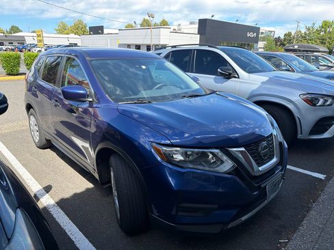 Used 2020 Nissan Rogue S FWD image 3