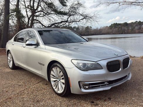 Used 2015 BMW 740i image 1