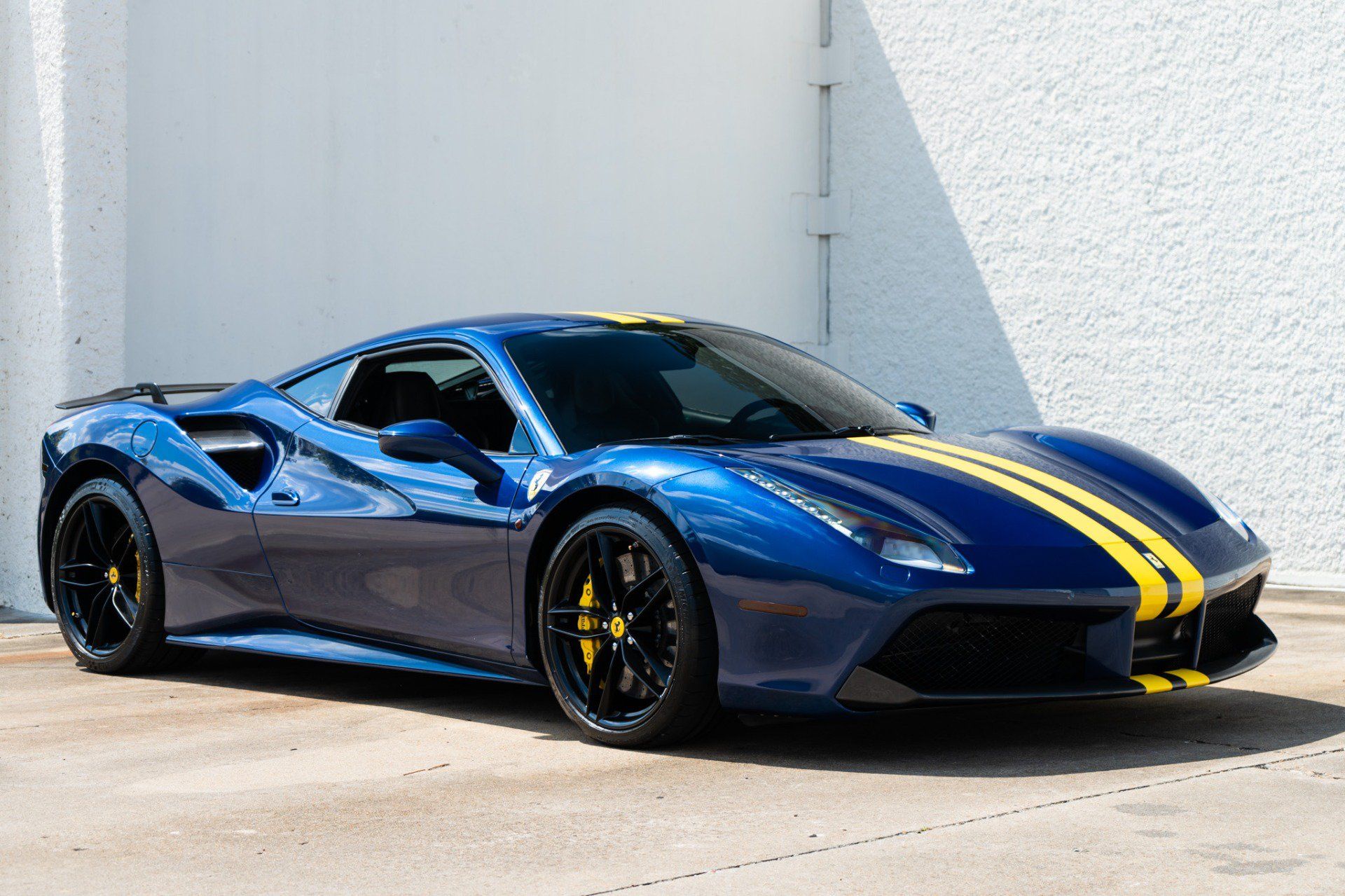 Used 2018 Ferrari 488 GTB RWD image 2