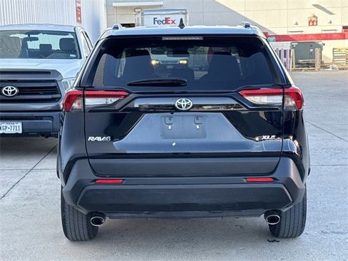 Used 2022 Toyota RAV4 XLE image 5