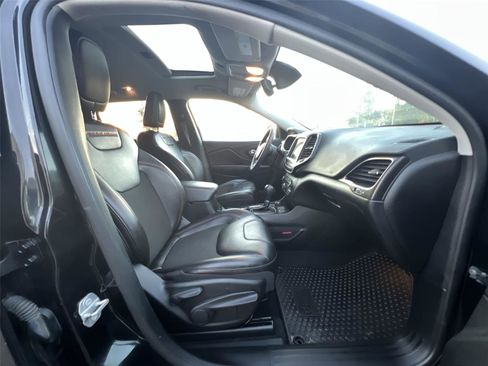 Used 2021 Jeep Cherokee Trailhawk w/ Trailer Tow Group image 24