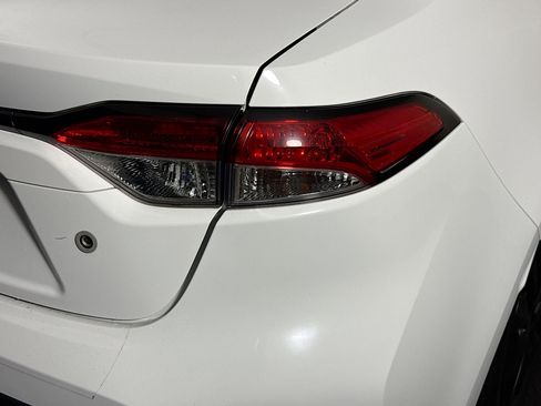 Used 2021 Toyota Corolla L FWD image 33