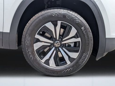 Certified 2026 Volkswagen Atlas SE image 11