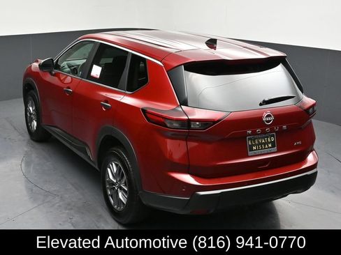 Used 2025 Nissan Rogue S AWD/4WD image 24