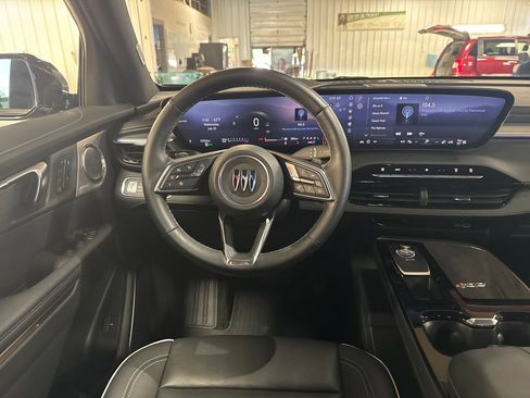 Used 2025 Buick Enclave Avenir w/ Trailering Package, 5000 lbs. AWD/4WD image 17
