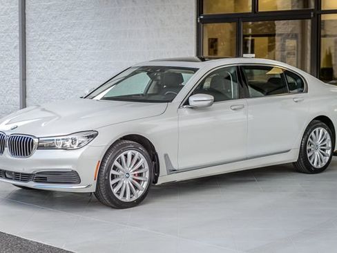Used 2019 BMW 740i xDrive w/ Executive Package image 6