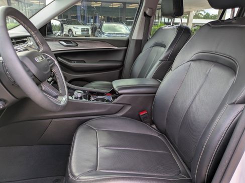 Used 2023 Jeep Grand Cherokee L Limited w/ Luxury Tech Group II image 16