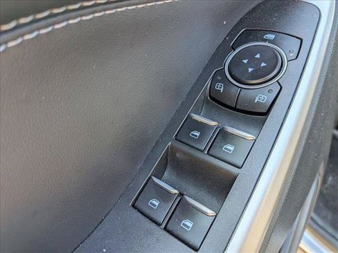 Used 2023 Ford Explorer XLT RWD image 11