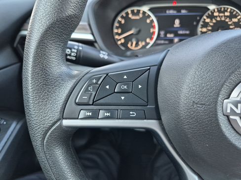 Used 2024 Nissan Altima 2.5 SV FWD image 23