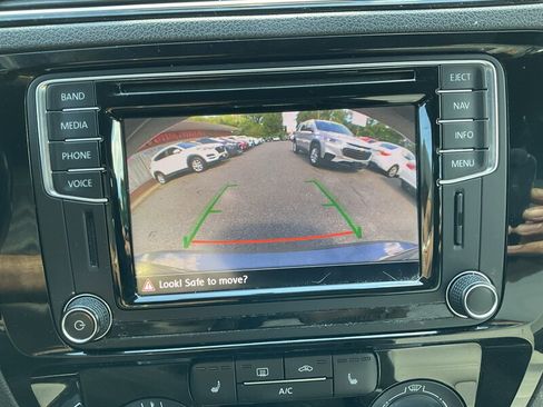 Used 2016 Volkswagen Jetta Sport FWD image 20