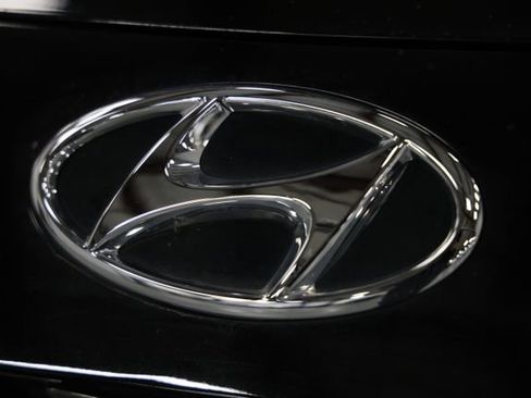 Used 2022 Hyundai Elantra Limited FWD image 4