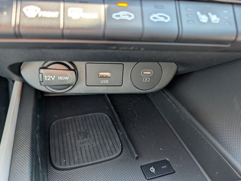 Certified 2026 Hyundai Elantra Limited FWD image 33
