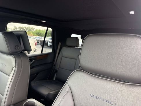 New 2026 GMC Yukon Denali w/ Denali Reserve Package AWD/4WD image 18