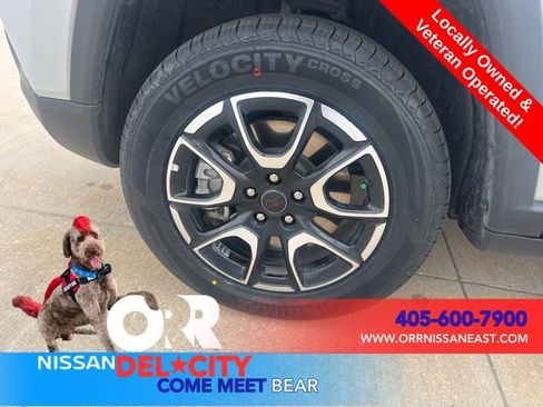 Used 2025 Jeep Compass Trailhawk AWD/4WD image 9