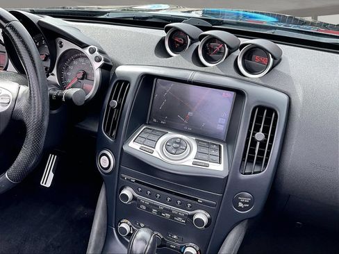Used 2016 Nissan 370Z Touring Sport RWD image 7