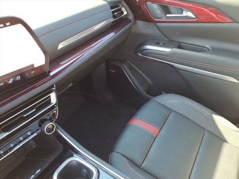 Certified 2024 Chevrolet Traverse RS w/ LPO, Floor Liner Package image 32