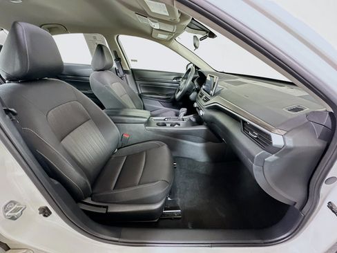 Used 2025 Nissan Altima 2.5 SV FWD image 29