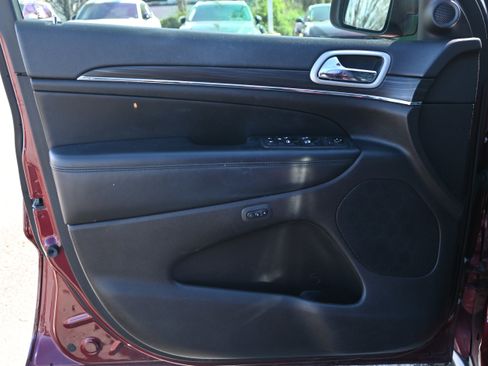 Used 2021 Jeep Grand Cherokee Limited image 30