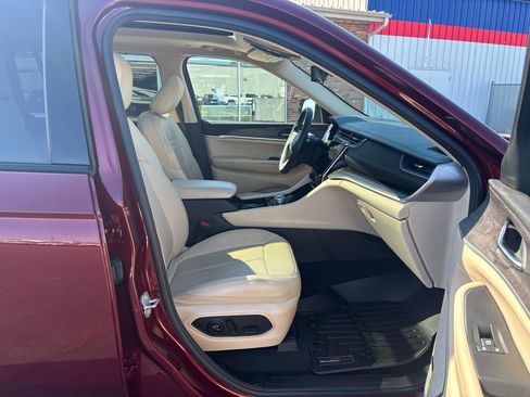 Used 2022 Jeep Grand Cherokee L Limited w/ Luxury Tech Group II image 16