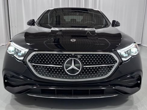 Used 2024 Mercedes-Benz E 350 4MATIC Sedan image 3