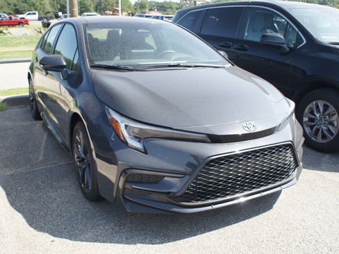 Used 2026 Toyota Corolla XSE FWD image 3