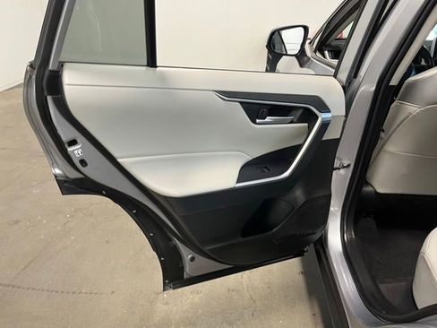 Used 2020 Toyota RAV4 XLE Premium AWD/4WD image 19
