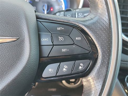 Certified 2020 Chrysler Pacifica Limited image 24