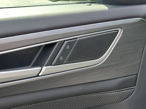 Used 2024 Volkswagen Atlas Cross Sport SE image 18