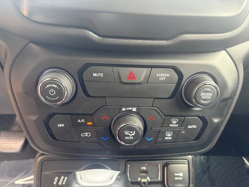 Used 2018 Jeep Renegade Trailhawk w/ Cold Weather Group II AWD/4WD image 15