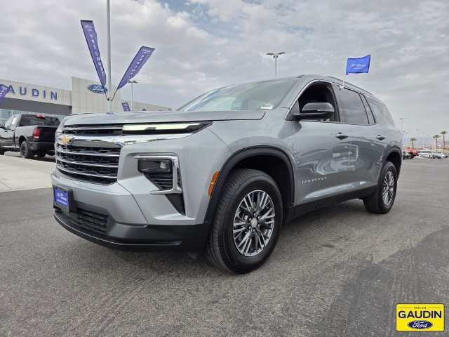 Used 2026 Chevrolet Traverse LT FWD image 3