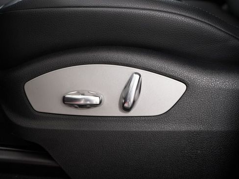 Used 2023 Porsche Macan AWD/4WD image 24
