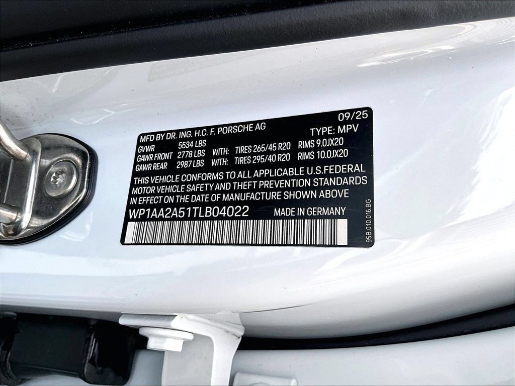 Certified 2026 Porsche Macan AWD/4WD image 35