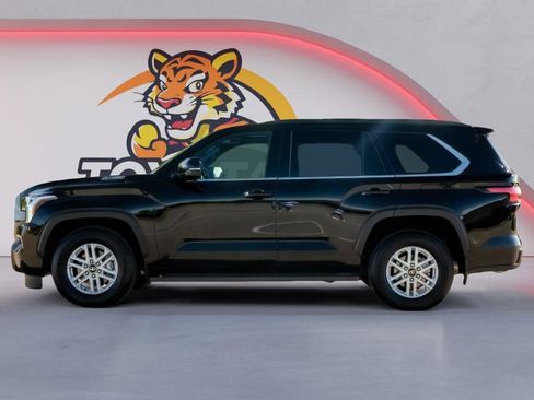 Used 2025 Toyota Sequoia SR5 AWD/4WD image 8