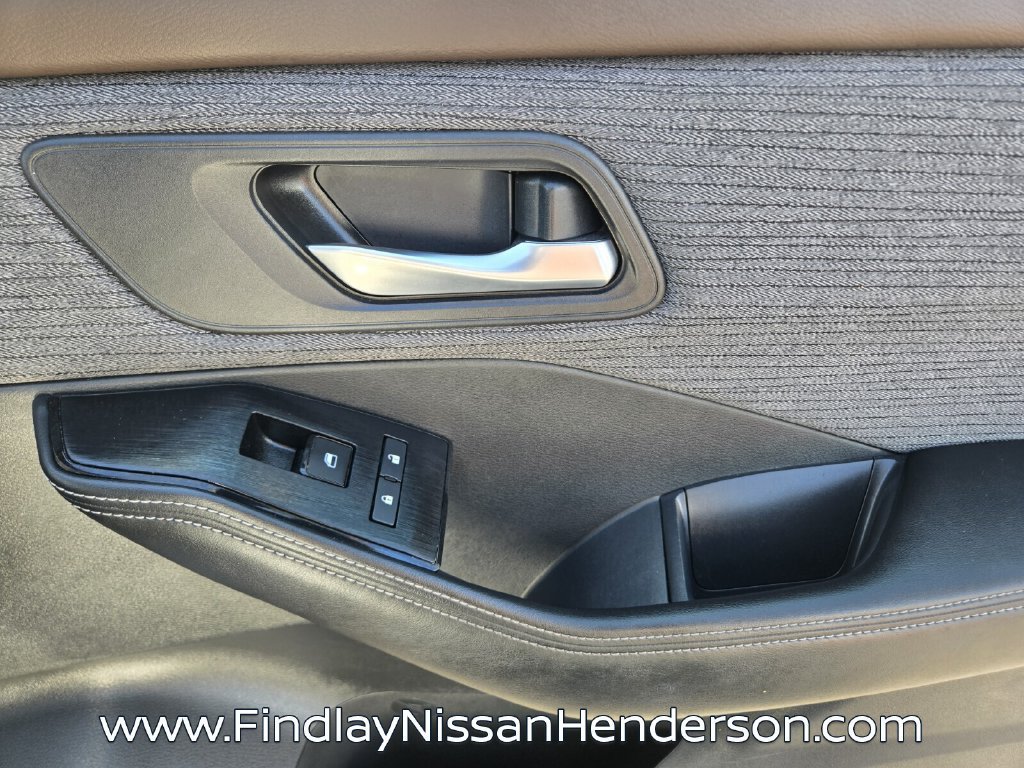Used 2023 Nissan Rogue SV FWD image 18