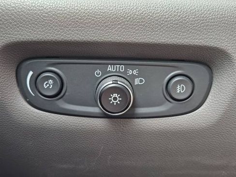 Used 2018 Chevrolet Traverse Premier w/ Driver Confidence II Package FWD image 22