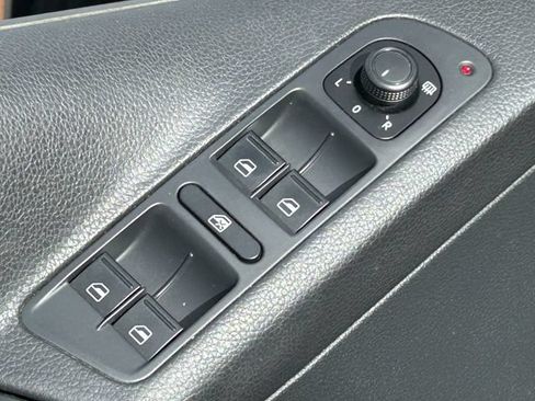 Used 2016 Volkswagen Tiguan S FWD image 28