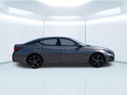 Used 2024 Nissan Altima 2.5 SR FWD image 22